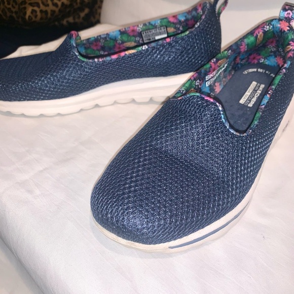 Skechers GOWalk Classic Vegan Washable Slip-Ons - Summer Blossom 8 - Picture 7 of 10
